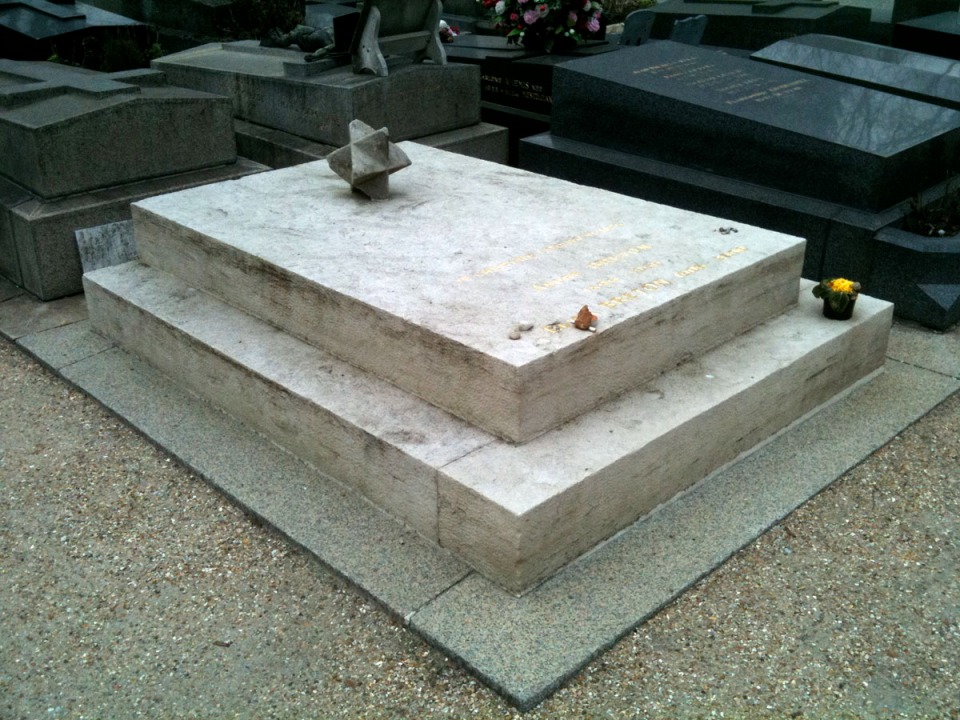 Tombe d'André Breton au cimetière des Batignolles (division 31), photo de Claude Lothier